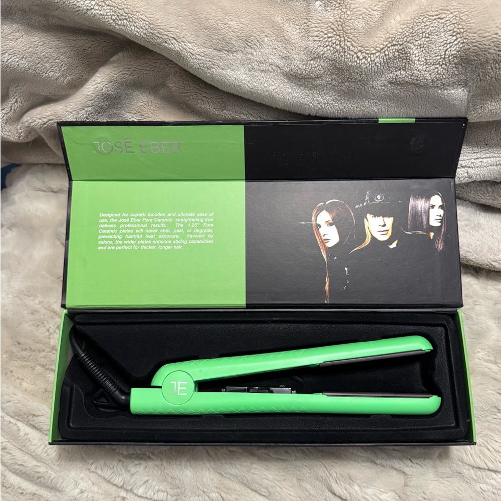 José Eber Pure Ceramic Flat Iron - Black and Green - Picture 2 of 4